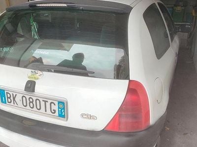 Usata Renault Clio II 107 CV (78 kW) 2000 Bianco Berlina