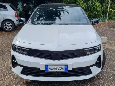 Usata Opel Astra Ultimate 131 CV (96 kW) 2025 Bianco Utilitaria