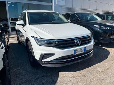 Usata VW Tiguan R-line 150 CV (110 kW) 2023 Bianco SUV