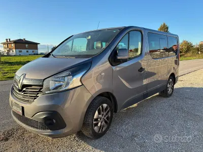 Begagnad Renault Trafic 125 HK (91 kW) 2018 Grå Minibuss