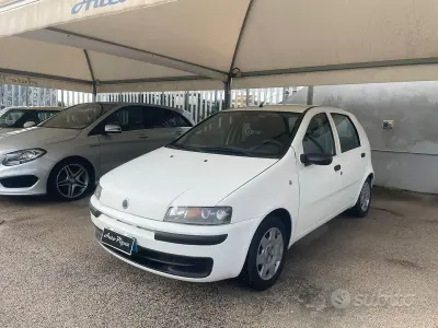 Usata Fiat Punto 60 CV (44 kW) 2002 Bianco Utilitaria