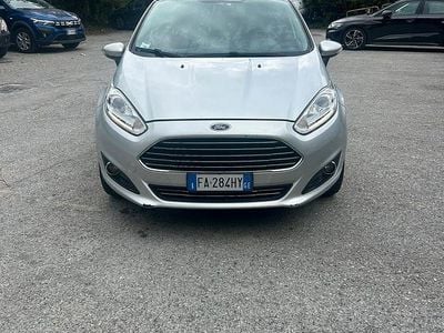 Begagnad Ford Fiesta 80 HK (58 kW) 2015 Silver Sedan