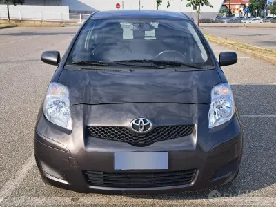 Usata Toyota Yaris 69 CV (50 kW) 2009 Grigio Utilitaria