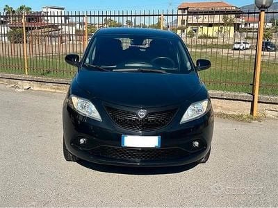 Usata Lancia Ypsilon Gold 70 CV (51 kW) 2021 Nero Utilitaria