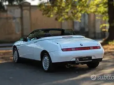 Usata Alfa Romeo Spider 106 CV (77 kW) 1996 Bianco Cabrio