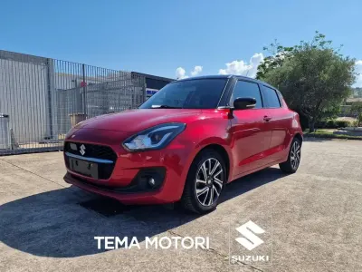 Usata Suzuki Swift 83 CV (61 kW) 2021 Bordeaux/tetto nero Utilitaria
