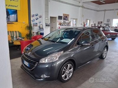 Usata Peugeot 208 Allure 68 CV (50 kW) 2014 Grigio Utilitaria