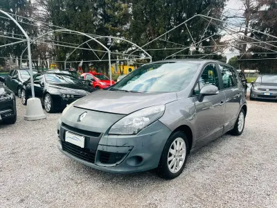 Usata Renault Scénic III 110 CV (80 kW) 2011 Grigio Monovolume