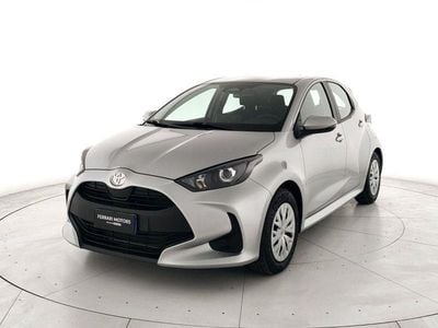 Usata Toyota Yaris Hybrid Active 92 CV (67 kW) 2025 Argento Berlina