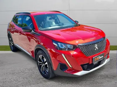 Usata Peugeot 2008 Allure 100 CV (73 kW) 2023 Rosso SUV