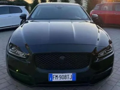 Usata Jaguar XE 179 CV (131 kW) 2017 Nero Berlina