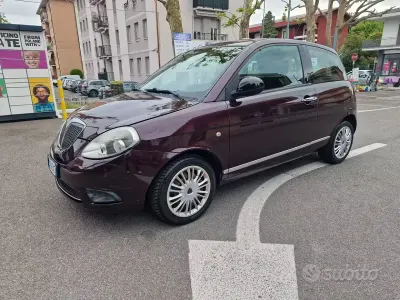 Usata Lancia Ypsilon 69 CV (50 kW) 2011 Viola Utilitaria