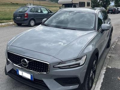 Usata Volvo V60 CC Core 197 CV (144 kW) 2024 Grigio Station wagon