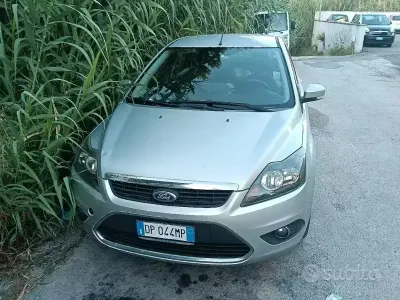 Usata Ford Focus Titanium 90 CV (66 kW) 2008 Grigio Berlina