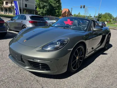 Usata Porsche 718 Boxster Sport 299 CV (219 kW) 2024 Verde aventurine metallizzato Cabrio