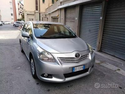 Usata Toyota Verso 126 CV (92 kW) 2010 Grigio Monovolume