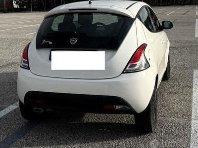 Usata Lancia Ypsilon 69 CV (50 kW) 2014 Bianco Utilitaria