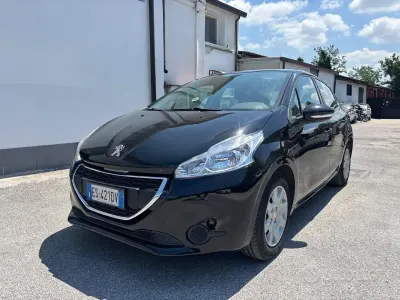 Usata Peugeot 208 Active 68 CV (50 kW) 2013 Nero Utilitaria