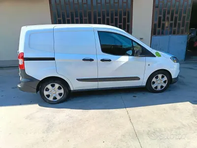 Usata Ford Courier 101 CV (74 kW) 2022 Monovolume