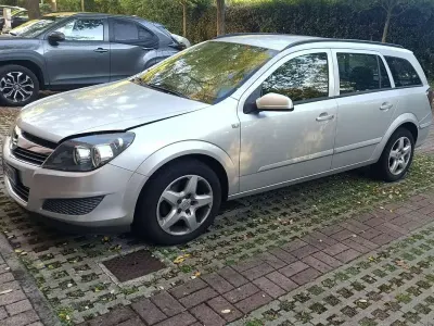 Usata Opel Astra Enjoy 101 CV (74 kW) 2008 Station wagon