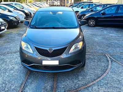 Usata Lancia Ypsilon 69 CV (50 kW) 2016 Grigio Utilitaria