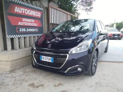 Usata Peugeot 208 Allure 75 CV (55 kW) 2015 Bluazzurro Utilitaria