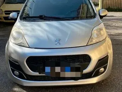 Usata Peugeot 107 68 CV (50 kW) 2012 Utilitaria