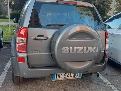 Usata Suzuki Vitara 96 CV (70 kW) 2005 Grigio SUV