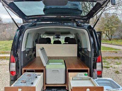 Begagnad Ford Tourneo 102 HK (75 kW) 2022 Svart Minibuss