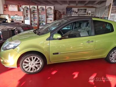 Usata Renault Clio II Luxe 100 CV (73 kW) 2009 Verde Berlina