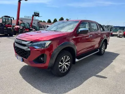 Usata Isuzu D-Max 163 CV (119 kW) 2026 Rosso Pick-up