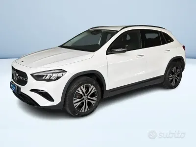 Käytetty Mercedes GLA200 Advanced Plus 150 HP (110 kW) 2023 Valkoinen Katumaasturi