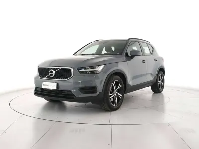 Usata Volvo XC40 Momentum 150 CV (110 kW) 2021 Grigio SUV