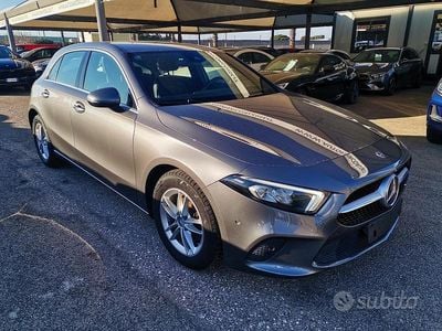 Usata Mercedes A180 116 CV (85 kW) 2019 Grigio Berlina