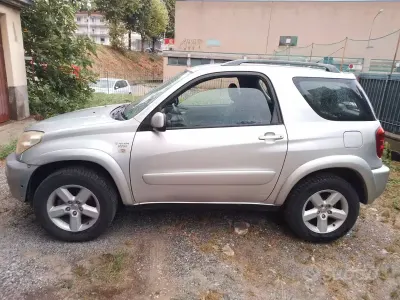 Usata Toyota RAV4 150 CV (110 kW) 2005 Grigio SUV