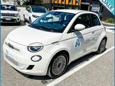 Usata Fiat 500e Icon 86 kW (118 CV) 2022 Bianco Berlina