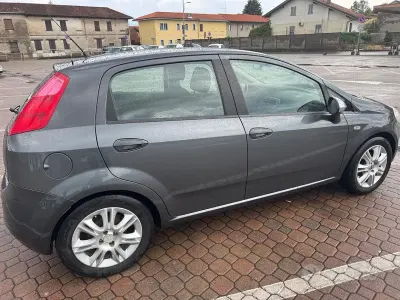 Usata Fiat Grande Punto 77 CV (56 kW) 2009 Grigio Utilitaria