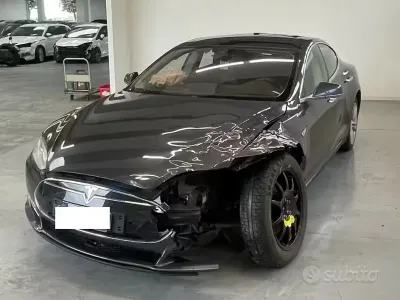 Usata Tesla Model S 69 kW (94 CV) 2015 Utilitaria