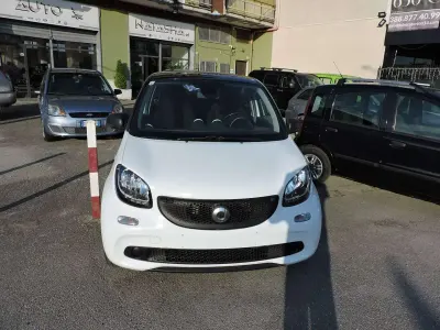 Usata Smart ForFour Passion 71 CV (52 kW) 2016 Bianca e nera Utilitaria