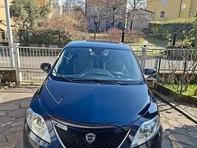 Usata Lancia Ypsilon 86 CV (63 kW) 2017 Blu Utilitaria