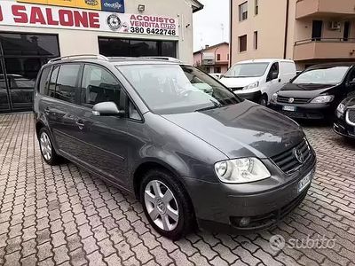Begagnad VW Touran Highline 140 HK (102 kW) 2006 Grå Minibuss