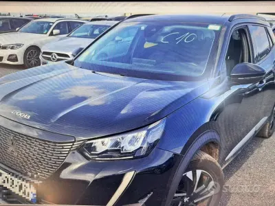 Usata Peugeot 2008 Allure 131 CV (96 kW) 2023 Vari colori SUV