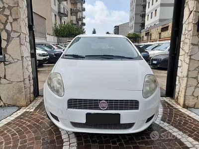 Usata Fiat Grande Punto Dynamic 69 CV (50 kW) 2009 Bianco Utilitaria