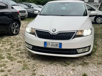 Usata Skoda Rapid Ambition 90 CV (66 kW) 2015 Bianco Utilitaria