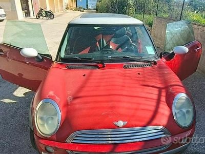 Usata Mini Cooper 116 CV (85 kW) 2002 Rosso Utilitaria