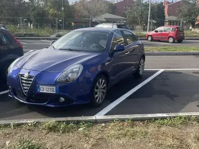 Usata Alfa Romeo Giulietta Distinctive 105 CV (77 kW) 2014 Blu/azzurro Utilitaria