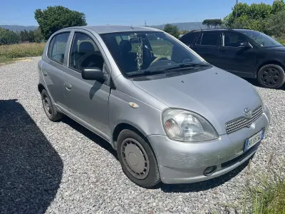 Occasion Toyota Yaris Luna 86 ch (63 kW) 2001 Gris Berline