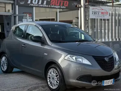 Usata Lancia Ypsilon Platinum 69 CV (50 kW) 2015 Grigio Utilitaria