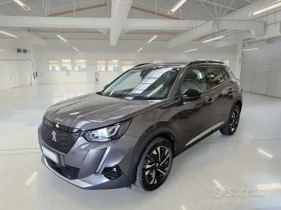 Usata Peugeot 2008 Allure 130 CV (95 kW) 2022 Grigio SUV