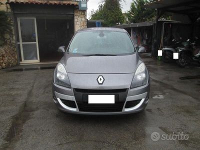 Usata Renault Scénic III Dynamique 115 CV (84 kW) 2009 Viola Monovolume